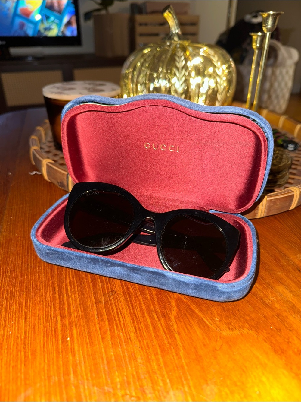 Gucci Black Women's Sunglasses with Blue Velvet Case and Red Interior